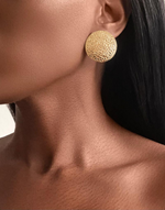 Carregar imagem no visualizador da galeria, CLASSIC Gold Circle Stud Earrings
