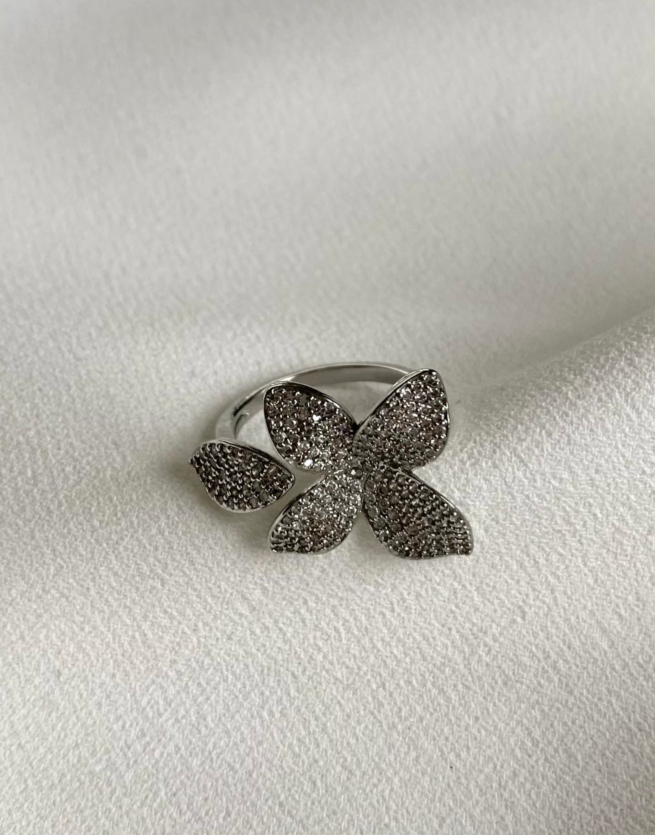 TRUE HAVEN Flower Jewel Ring Silver- Adjustable