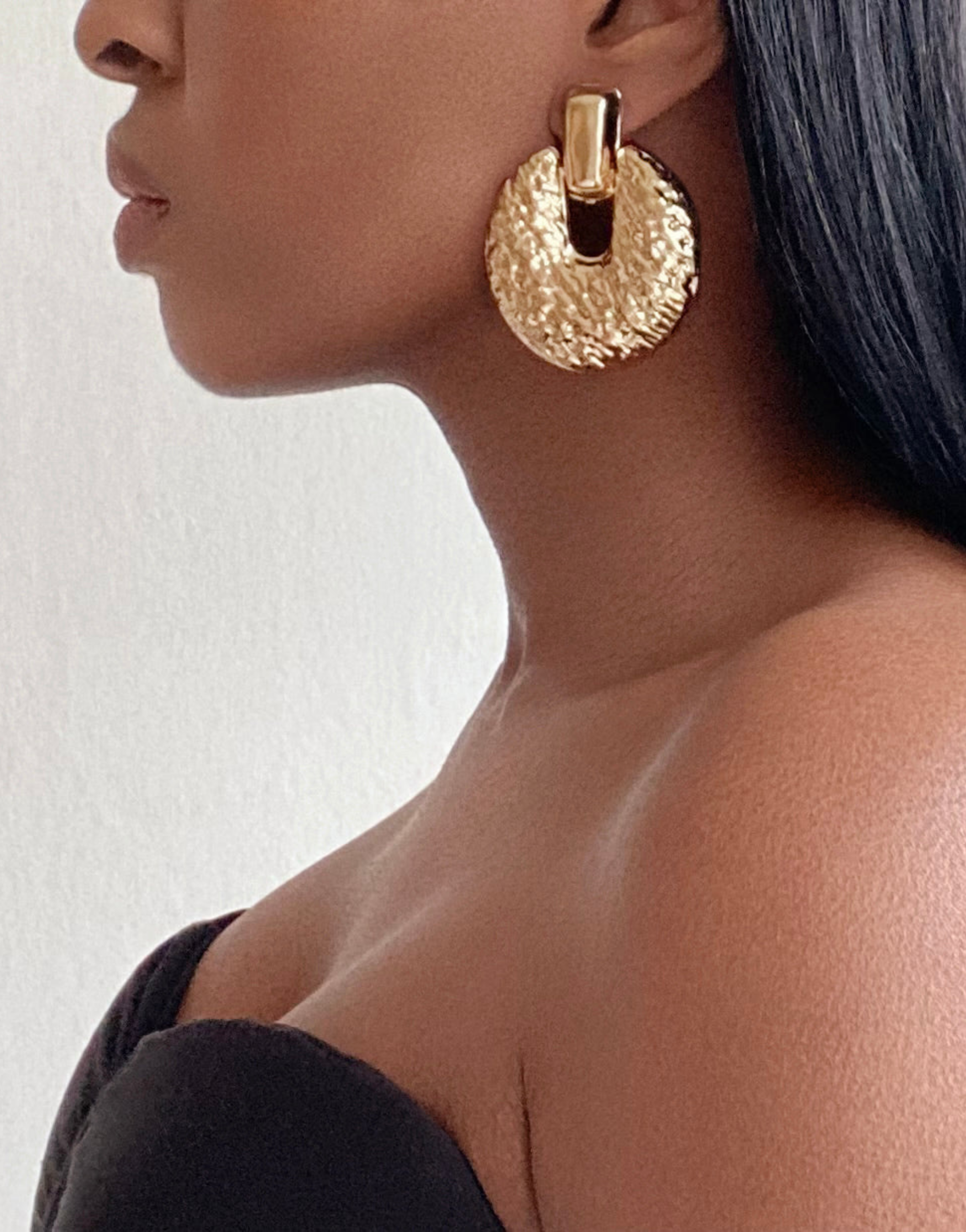 IDWA Oval Textured Oversize Earrings Gold