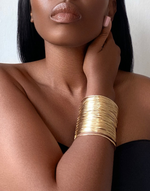 Carregar imagem no visualizador da galeria, GODDESS Bamboo Bangle Cuff Manchette Gold
