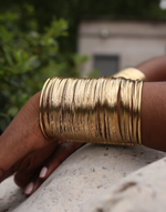 Carregar imagem no visualizador da galeria, GODDESS Bamboo Bangle Cuff Manchette Gold
