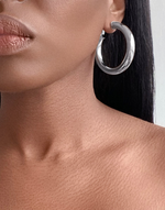 Carregar imagem no visualizador da galeria, CAIRO Silver Hoop Earrings
