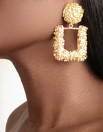 Carregar imagem no visualizador da galeria, DYNASTY Clip-On Earrings Gold Teardrop
